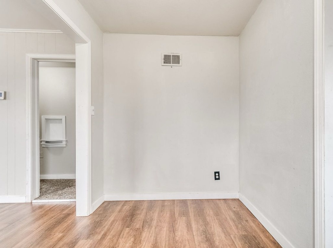 Building Photo - 7402 SE 15th St