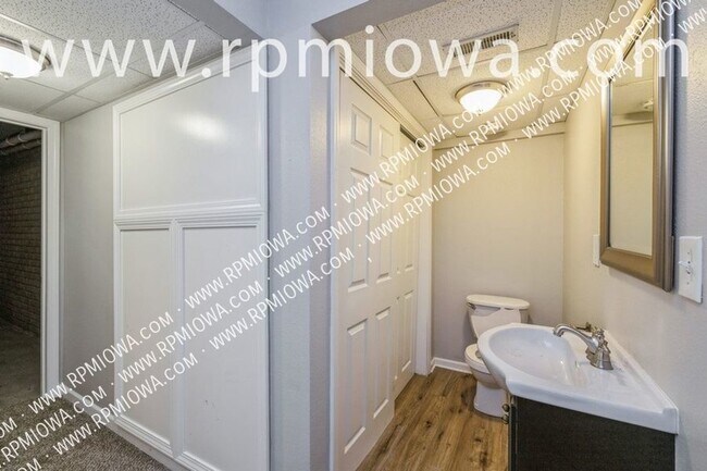 Building Photo - 15803 Hawthorn Dr