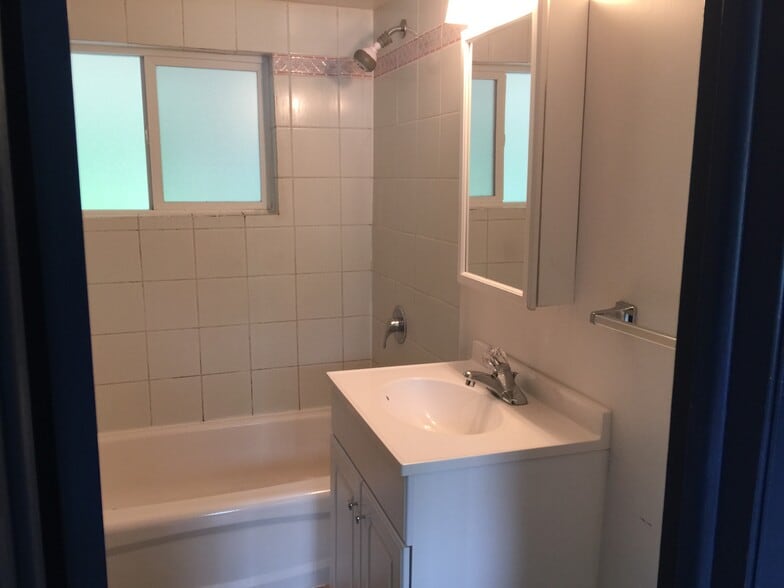 Building Photo - 245 SW Arbor St