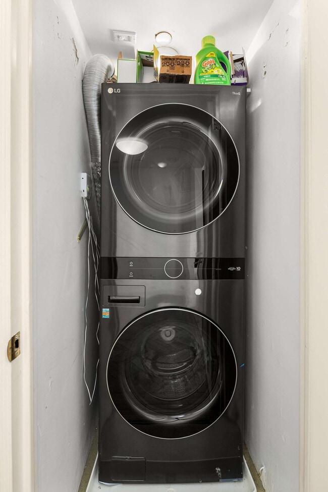 Building Photo - 160 Central Park S