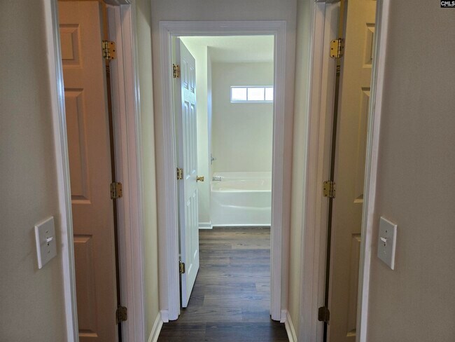 Building Photo - 132 Fox Grove Cir