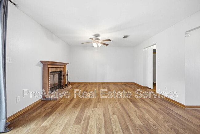 Building Photo - 815 Montrose Ct