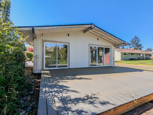 Building Photo - Move in ready 3 bed 2 bath rambler W/ new ...