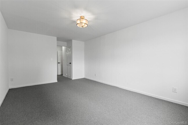Building Photo - 740 E Broadway