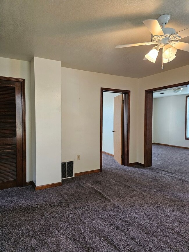 Building Photo - Large Home in Heart of BG