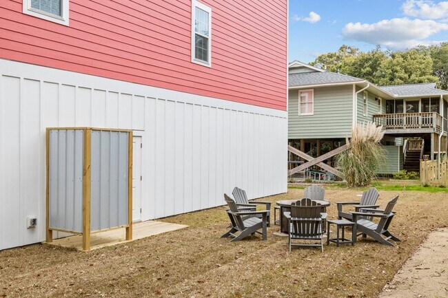 Building Photo - 5603 Sound Dr