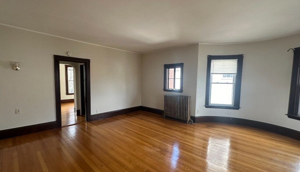 Building Photo - 72 Thurston St
