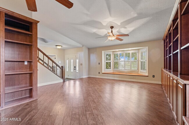 Building Photo - 1131 N York Cir