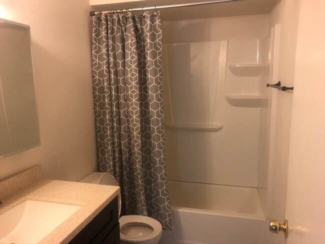 Building Photo - Inner SE Portland Duplex!