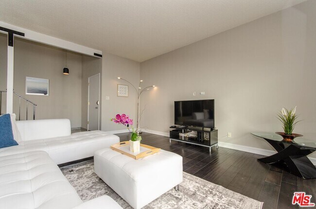 Building Photo - 18065 Coastline Dr