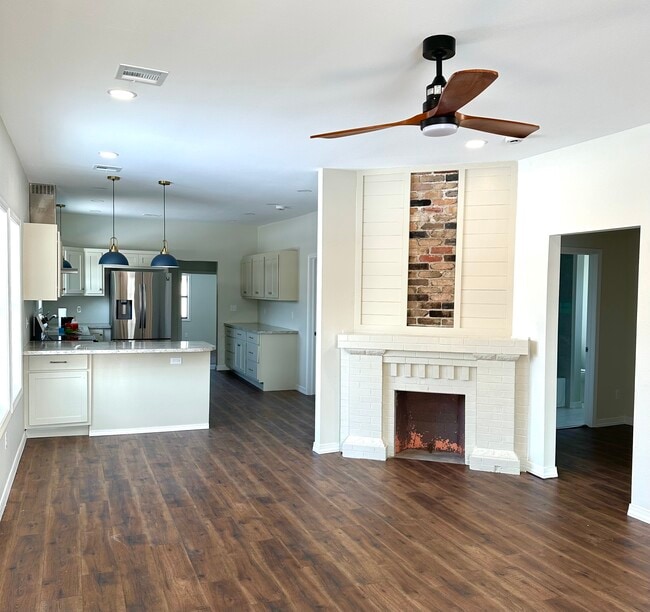 Building Photo - 102 Meadowlark Ave