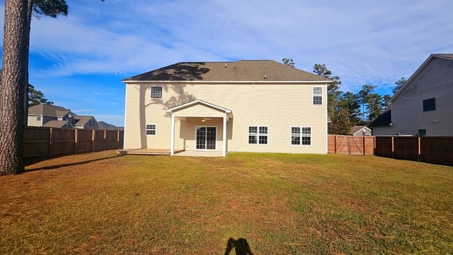 Building Photo - 4 BR 3.5 BA in Swansboro!