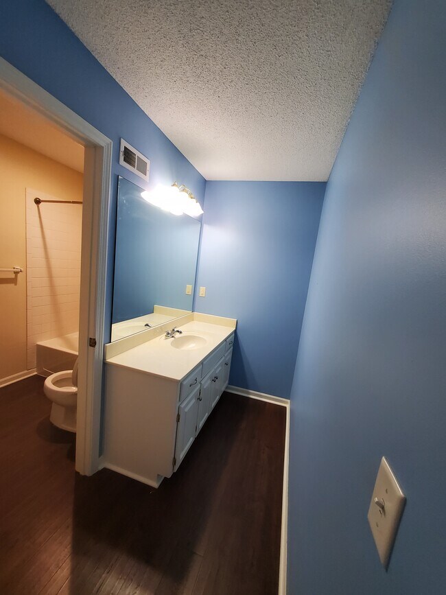 Building Photo - 14612 S Hallet St