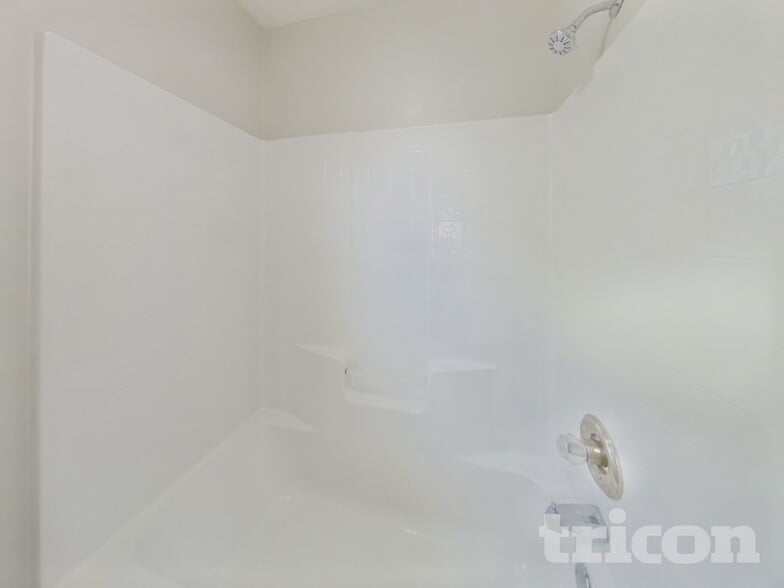 Building Photo - 337 Montclaire Ln