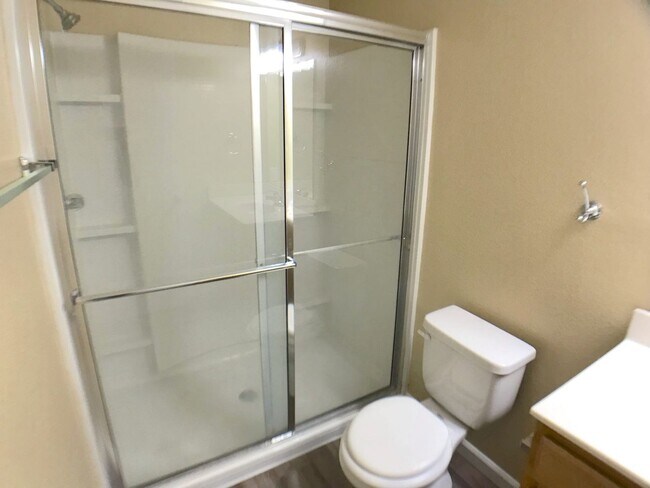 Building Photo - Ventana Ranch 3 bedroom. Newer Flooring! No Carpet. Huge open living space. Great location.