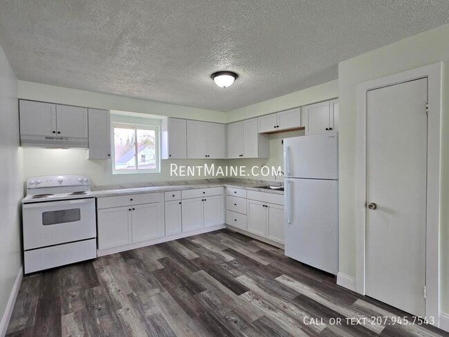 Building Photo - 22 Hillside Ln