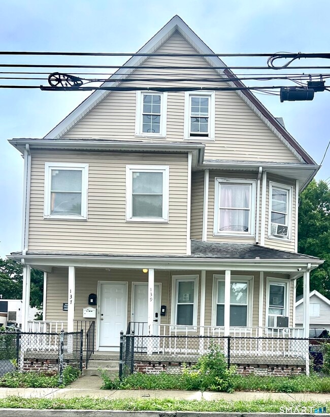 Building Photo - 137 Hollister Ave