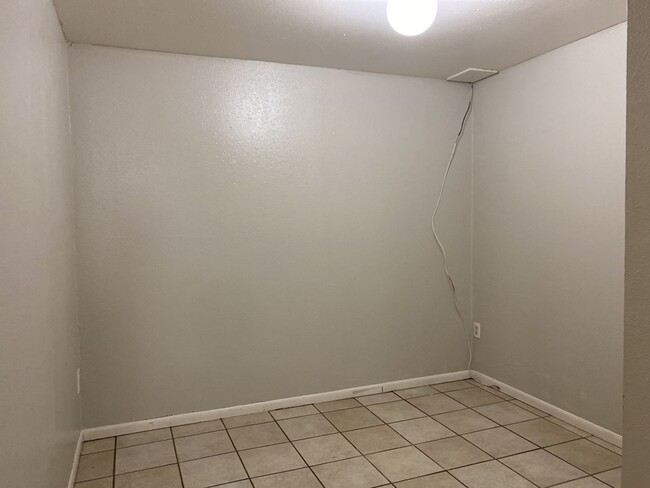 Building Photo - STUDENTS WELCOME! Ranch Home w/ Finished Basement, Fenced Yard and Two Kitchens