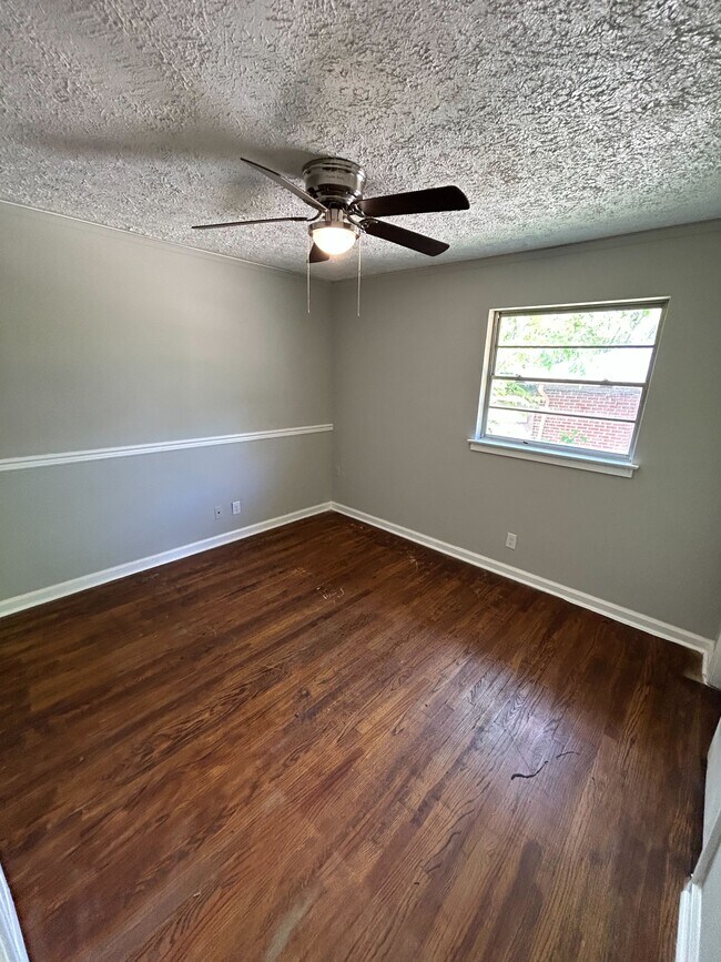 Building Photo - 1388 Adrian Ln