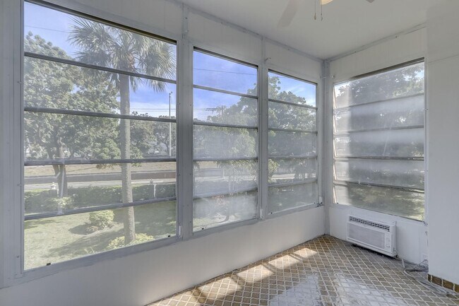 Building Photo - 5111 W Oakland Park Blvd