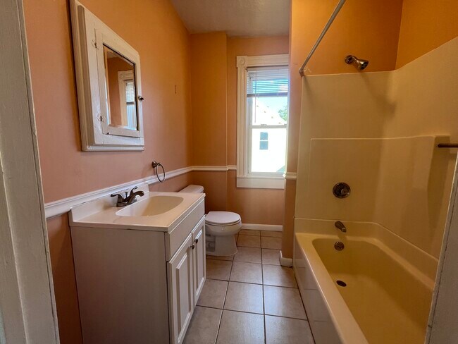 Building Photo - 54 Barton St