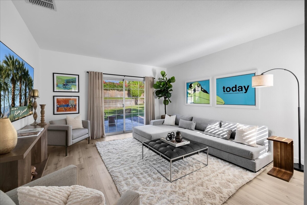 Building Photo - 2701 E Mesquite Ave