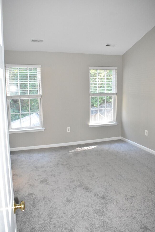 Building Photo - North Stafford End Unit Townhome !!