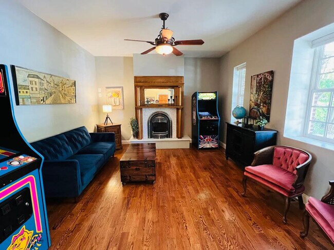 Building Photo - 3209 W Fairview Pl