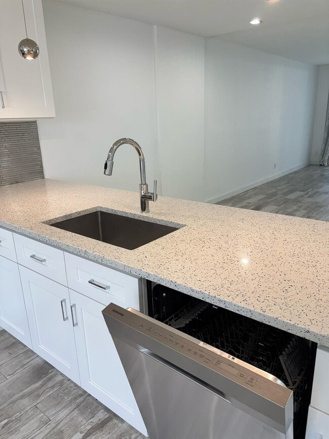 Building Photo - 1629 Riverview Rd