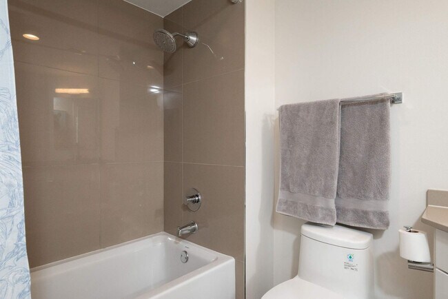 Building Photo - 677-679 Washington Street-SI ID1322145P