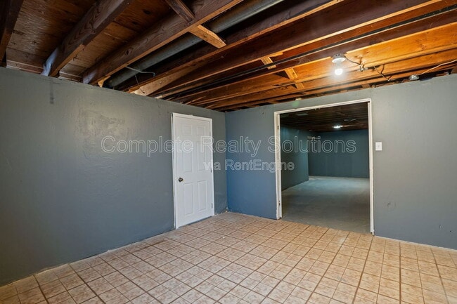 Building Photo - 9915 Castle Dr