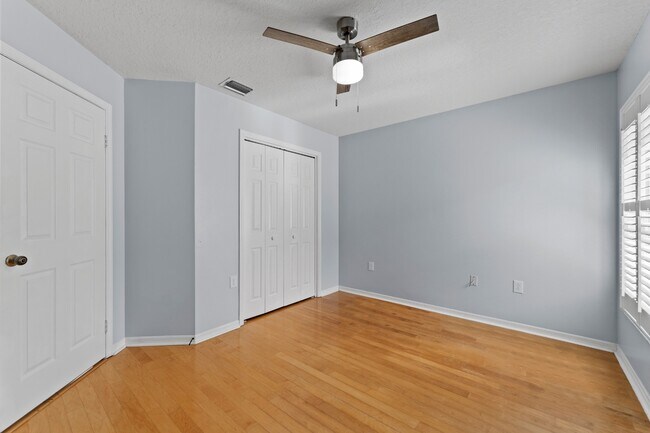 Building Photo - Absolutely stunning executive (LARGE) 3 BR / 2 BA / 2 Car Garage home in the highly sought after ...