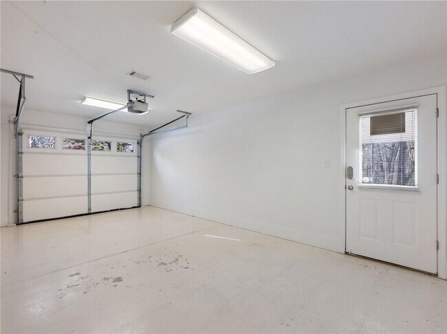 Building Photo - 3965 Hamilton View Way NE