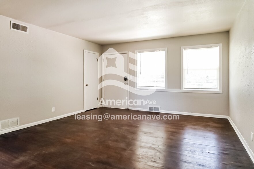Building Photo - 4633 N St Louis Ave