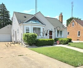 Building Photo - Great Location!