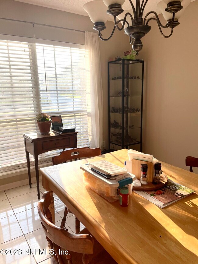 Building Photo - 913 Mackinaw Trail