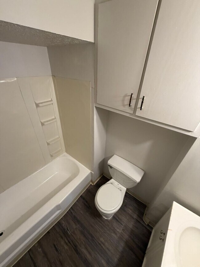 Building Photo - 2200 W 103rd St