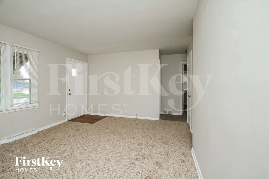 Building Photo - 326 Clyde Ave