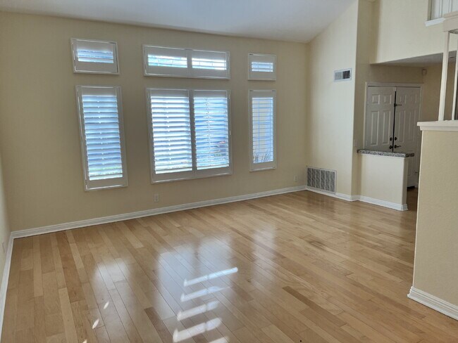 Building Photo - $4,500 - 4 Bed / 3 Bath House in Rancho Del Rey