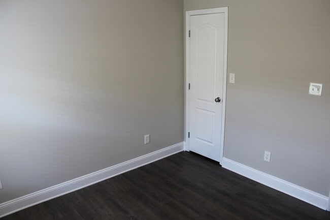 Building Photo - 271 Shadow Ct SW