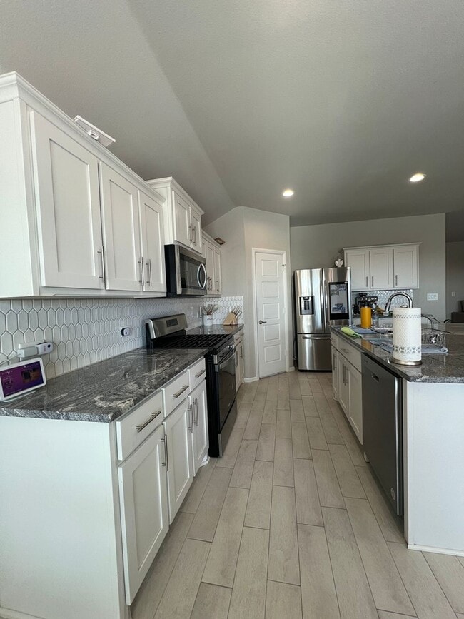 Building Photo - 7600 Silver Crk Ct