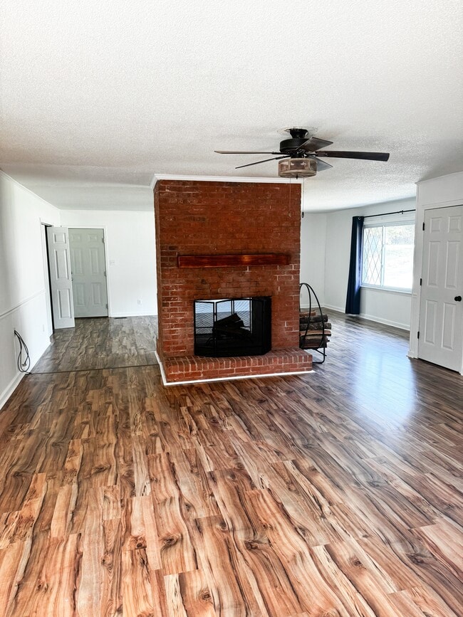 Building Photo - 5815 Permastone Lake Rd