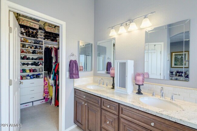 Building Photo - 10474 E Morning Star Dr