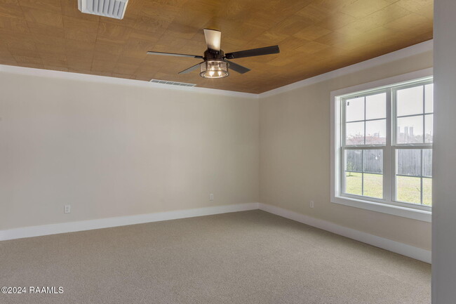Building Photo - 300 Robert Lee Cir