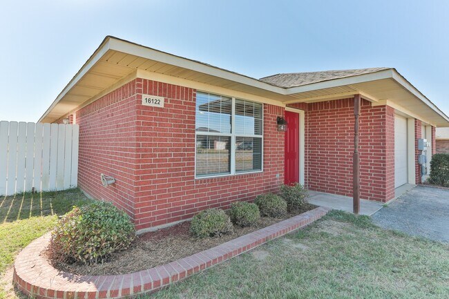 Building Photo - 16141 Rolling Meadows Dr