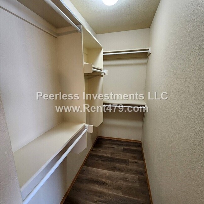 Building Photo - 844 Lariat St