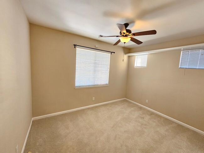 Building Photo - Charming 4 Bed 3 Bath Townhome near Santan...