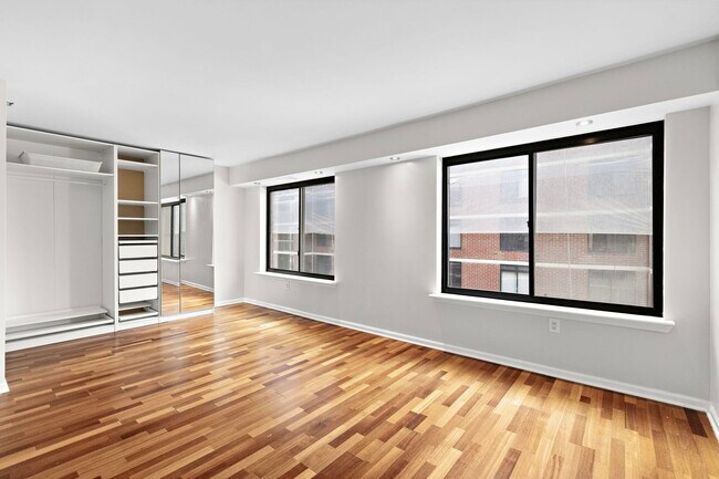 Building Photo - 700 1st St