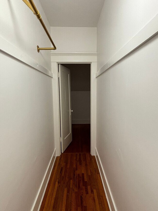 Building Photo - Beautiful 2 Bedroom 1 Bath available now in Long Beach