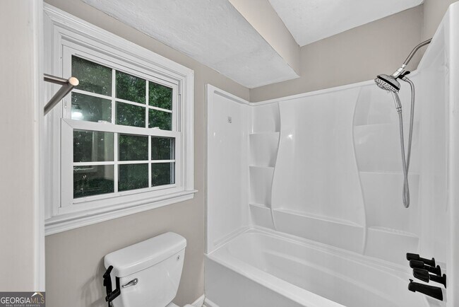 Building Photo - 226 High Creek Dr